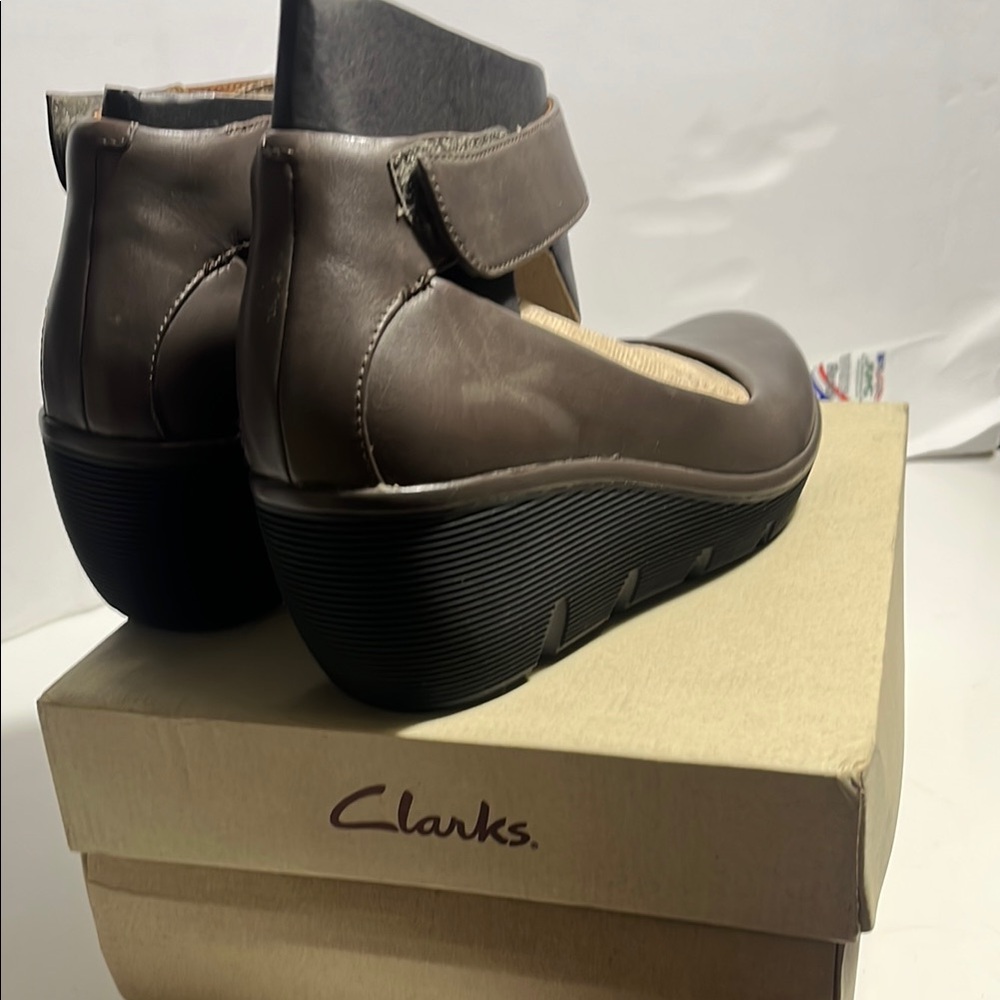 Clarks Brown Leather Flats Classic Loafers New with out tag - Picture 4 of 12
